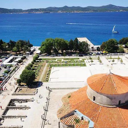 Two-bedroom In Lägenhet Zadar