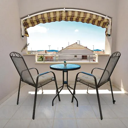 Two-bedroom In Lägenhet Zadar