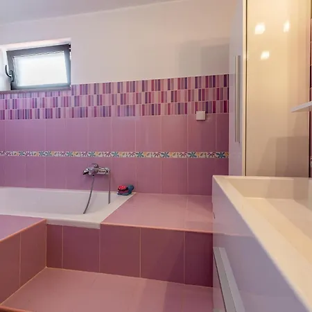 Two-bedroom In Lägenhet Zadar