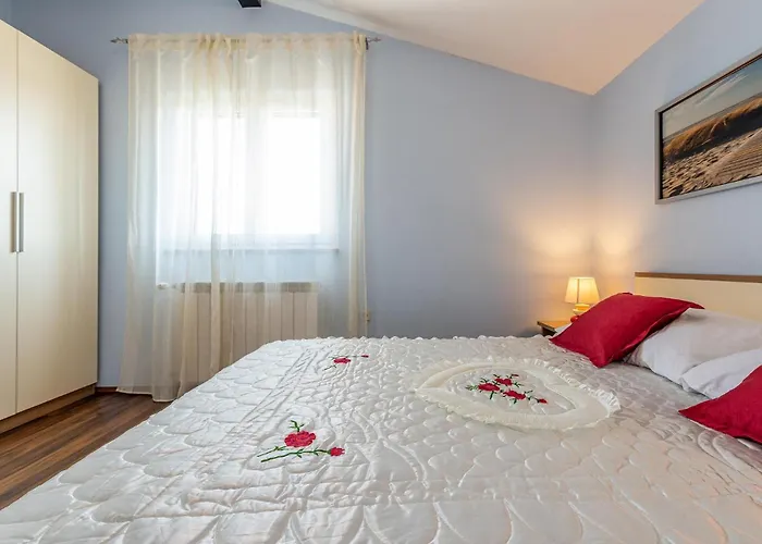 דירה Two-bedroom In